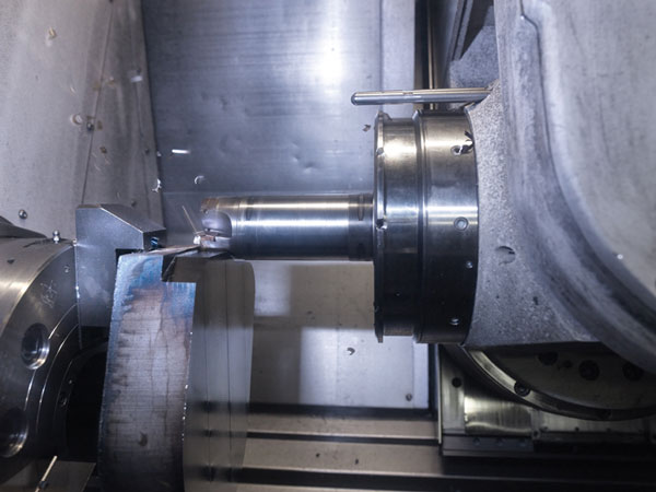 CNC-maskine til produktion af hydraulik cylindre