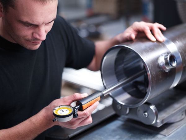Fjero gennemf&oslash;rer kvalitetssikring af hydrauliske cylindre